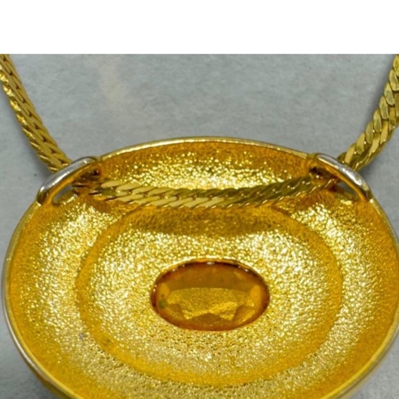 Givenchy Vintage Gold Necklace
$329 $450
Size: OS - Picture 6 of 12